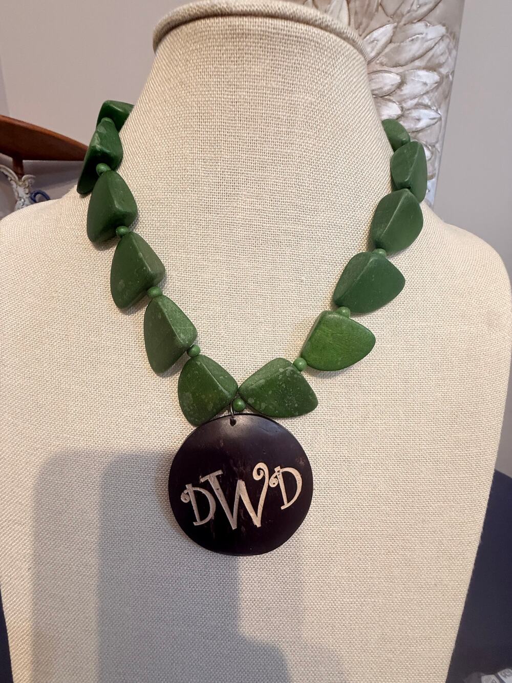 Vintage 18” Green Wood Pendant Statement Necklace